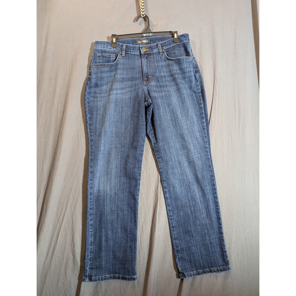 Lee‎ Women's Size 14 Medium Blue Denim Mid Rise Regular Fit Straight Leg Jeans.